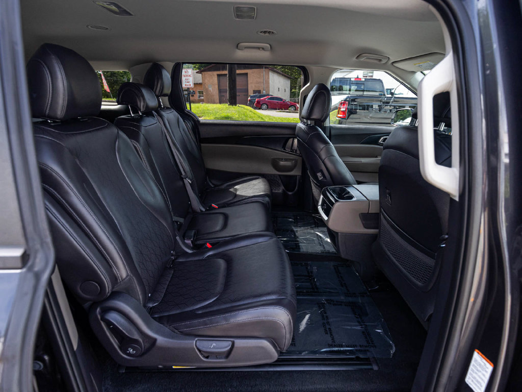 Used 2026 Kia Carnival LXS FWD image 29