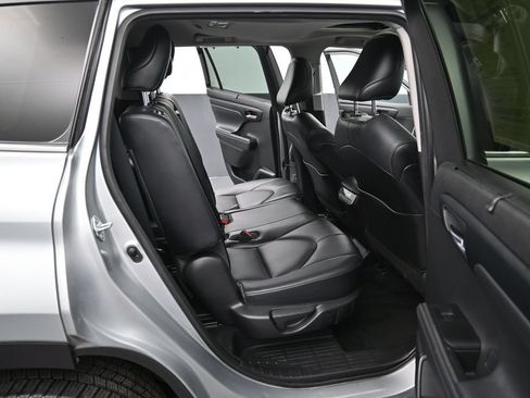 Used 2021 Toyota Highlander XLE AWD/4WD image 34