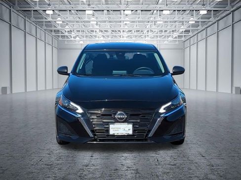 Used 2024 Nissan Altima 2.5 SV image 8