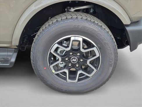 New 2026 Ford Bronco Outer Banks AWD/4WD image 9