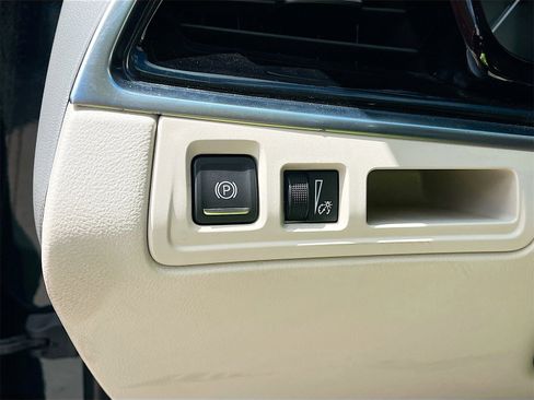 Used 2024 Cadillac XT6 Premium Luxury image 10