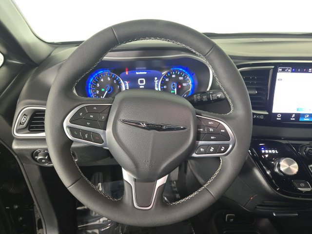 Used 2026 Chrysler Pacifica Select FWD image 20