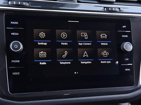 Used 2023 Volkswagen Tiguan SE image 13