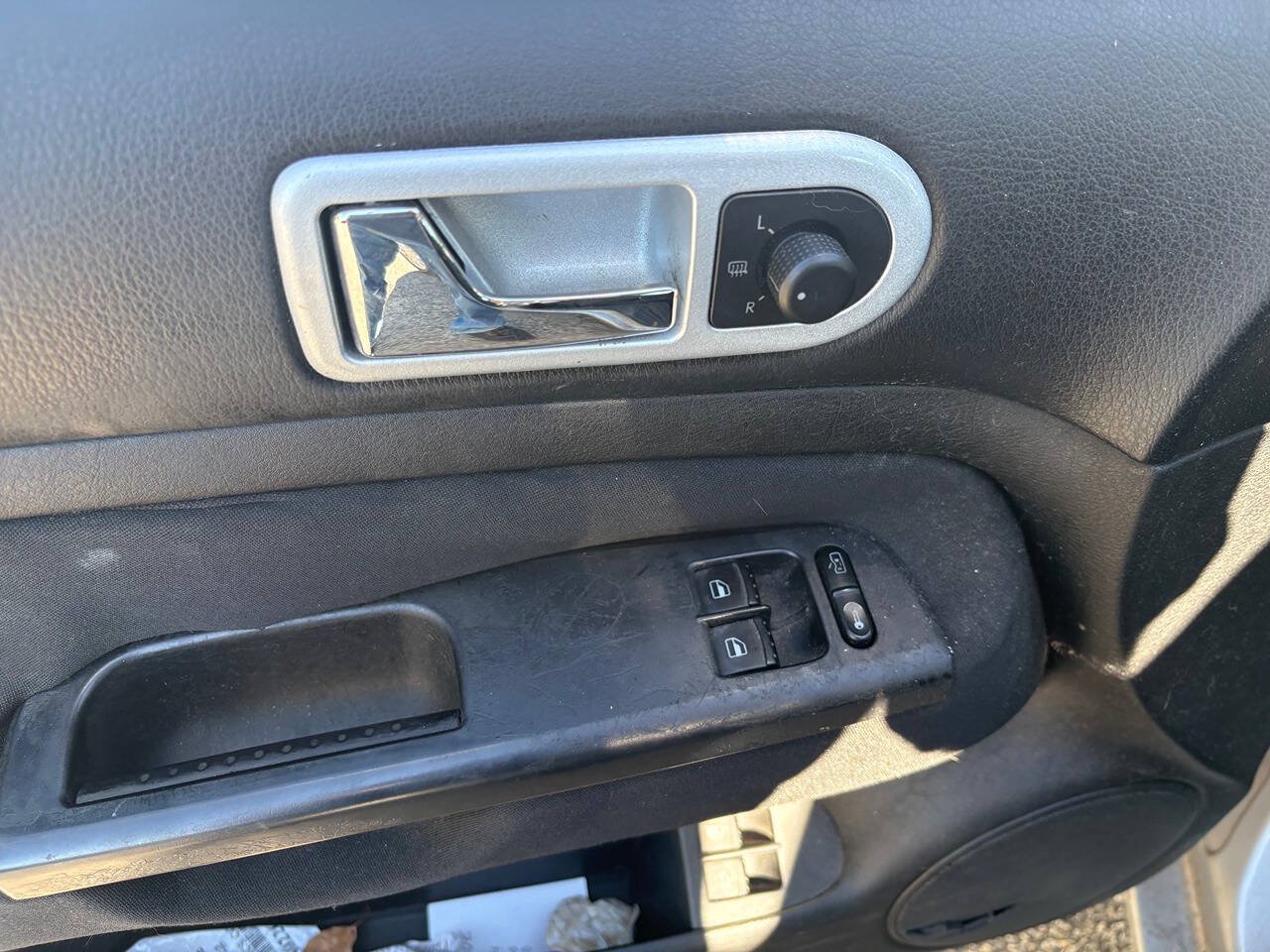 Used 2004 Volkswagen Golf GL FWD image 11