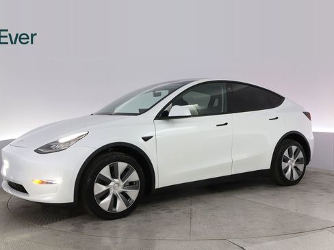 Used 2023 Tesla Model Y Long Range image 18