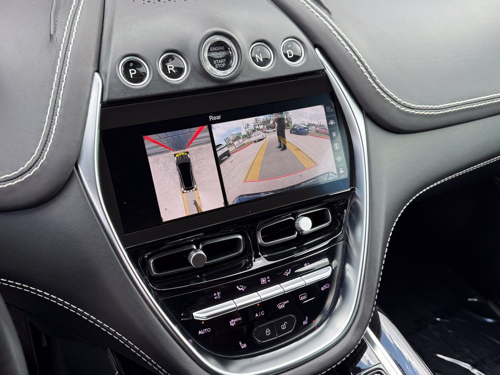Used 2021 Aston Martin DBX AWD/4WD image 32
