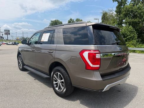 Used 2018 Ford Expedition XLT AWD/4WD image 3