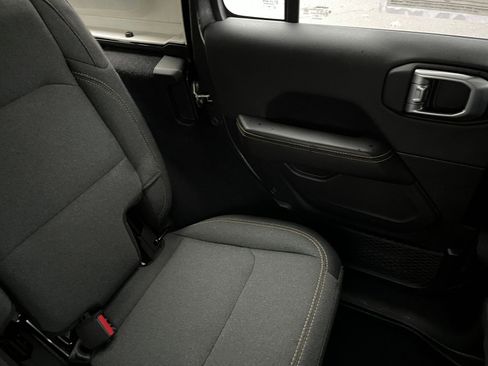 Used 2025 Jeep Wrangler Sahara image 36