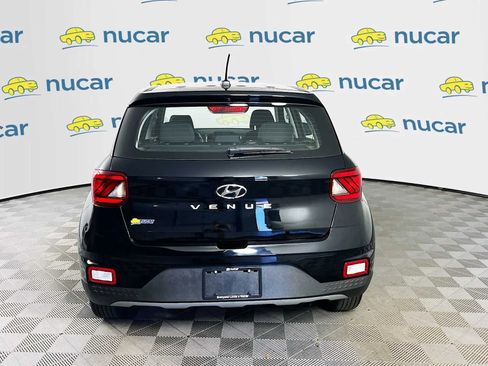 Used 2025 Hyundai Venue SE FWD image 6