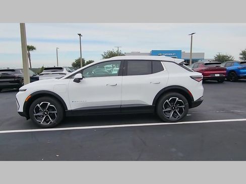 New 2026 Chevrolet Equinox EV LT image 18