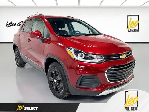 Used 2022 Chevrolet Trax LT w/ LT Convenience Package image 3