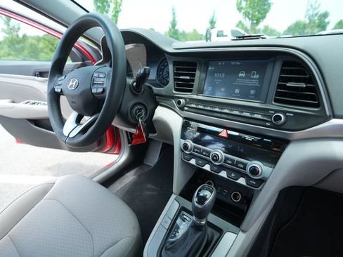 Used 2020 Hyundai Elantra SEL FWD image 32