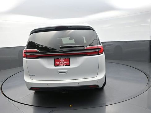 Used 2022 Chrysler Pacifica Limited w/ S Appearance Package AWD/4WD image 57