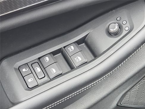 New 2025 Jeep Grand Cherokee Altitude image 21