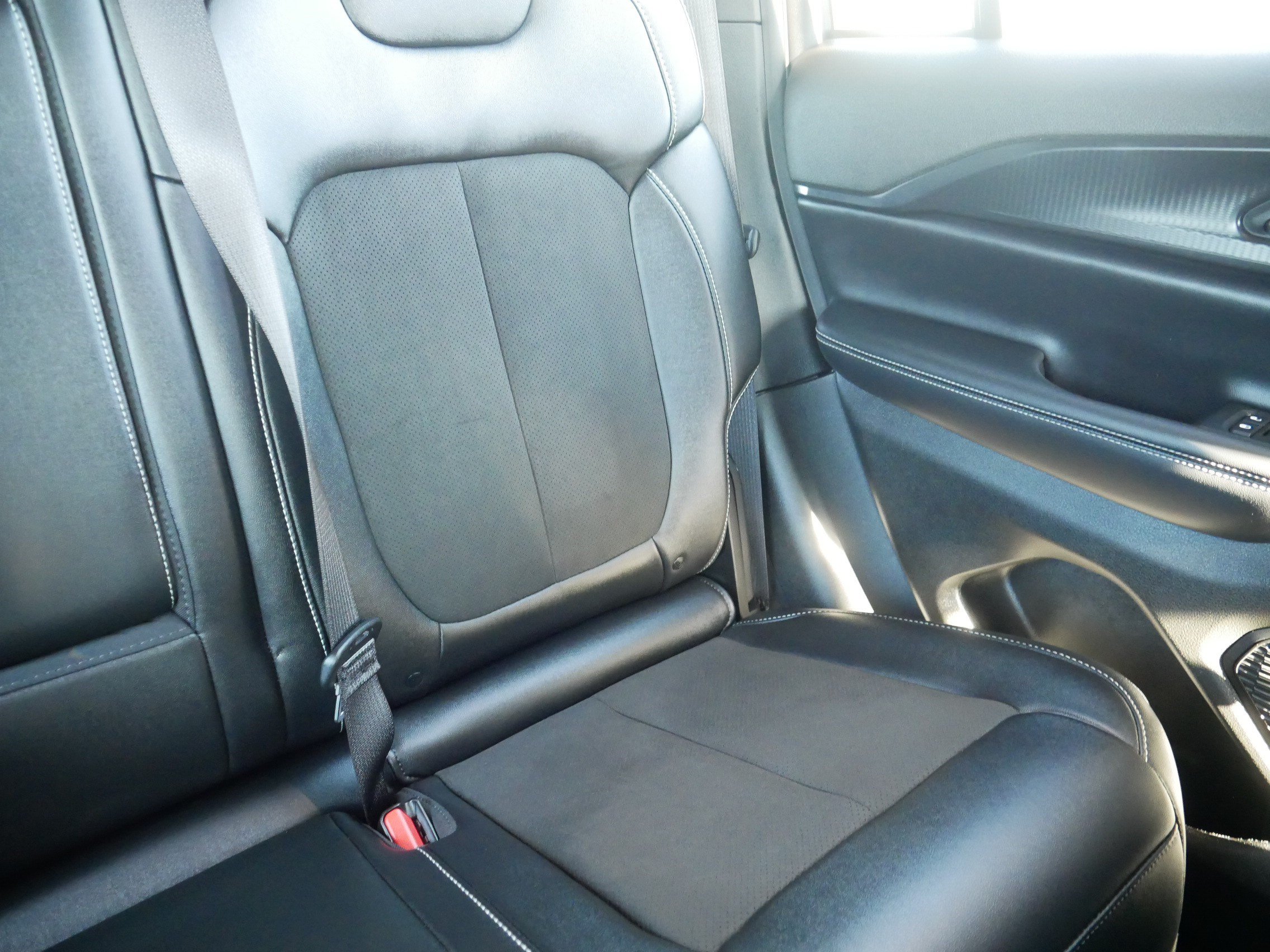 Used 2023 Jeep Grand Cherokee Altitude AWD/4WD image 14