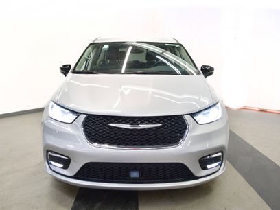 Used 2024 Chrysler Pacifica Touring-L