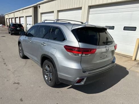 Used 2017 Toyota Highlander Limited Platinum image 19
