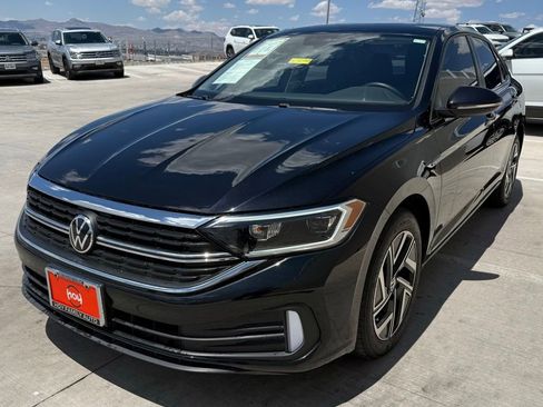Used 2024 Volkswagen Jetta SEL FWD image 3