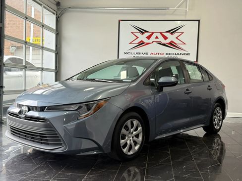 Used 2023 Toyota Corolla LE FWD image 3