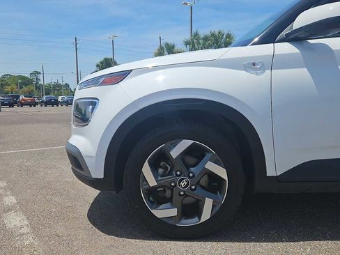 Used 2022 Hyundai Venue SEL FWD image 19