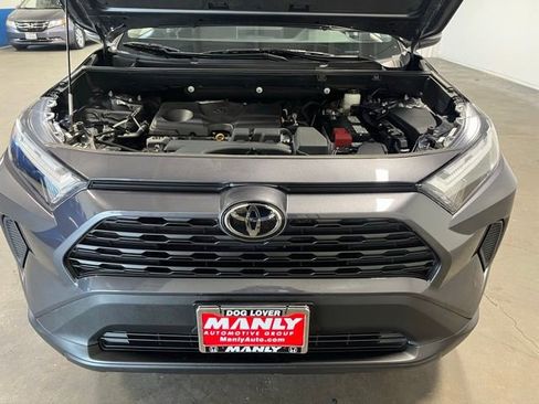Used 2022 Toyota RAV4 XLE w/ Convenience Package FWD image 9