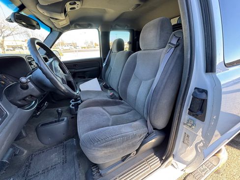 Used 2005 Chevrolet Silverado 2500 LS w/ Skid Plate Package AWD/4WD image 14