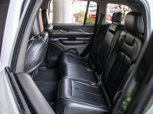 Used 2023 Jeep Grand Cherokee Limited image 22