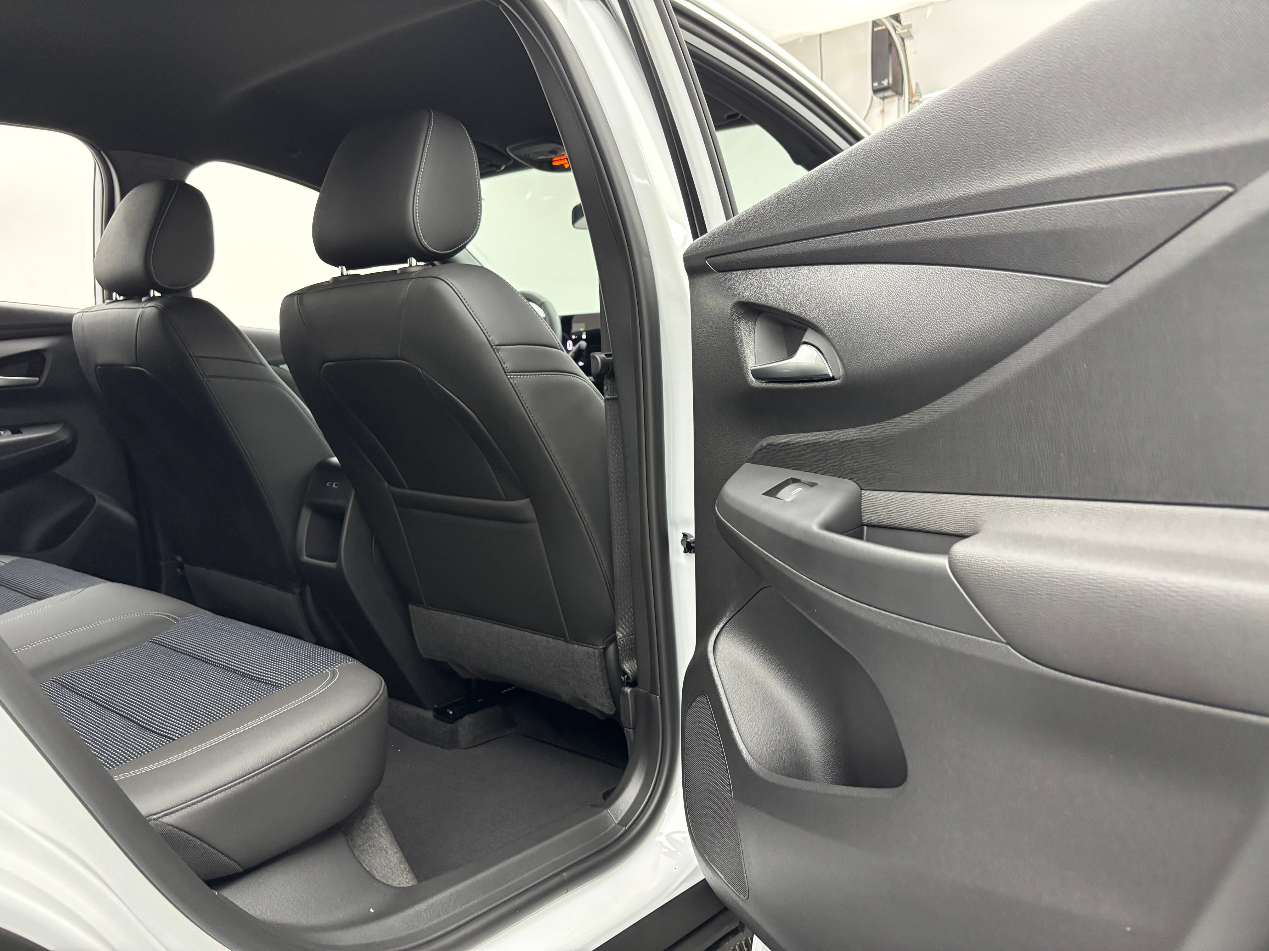 New 2026 Buick Envista Sport Touring w/ Convenience I Package FWD image 33