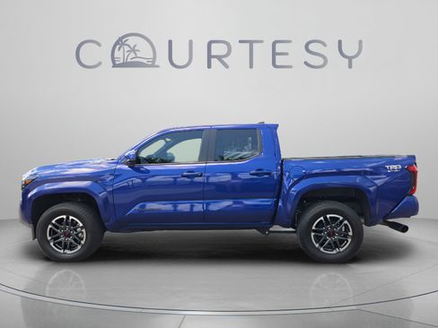 Certified 2025 Toyota Tacoma TRD Sport AWD/4WD image 2