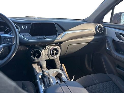 Used 2022 Chevrolet Blazer LT image 11