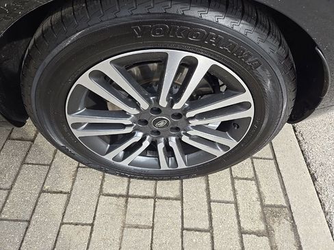 Used 2024 Land Rover Range Rover SE image 9