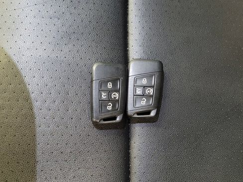 Used 2020 Volkswagen Atlas Cross Sport SEL R-Line image 32