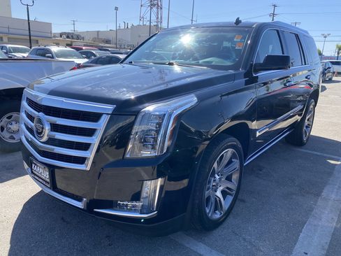Used 2015 Cadillac Escalade Premium AWD/4WD image 2