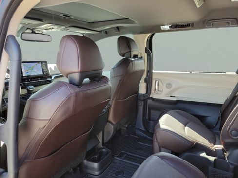 Used 2024 Toyota Sienna Platinum FWD image 23