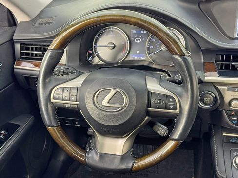 Used 2016 Lexus ES 350 Premium w/ Navigation System Package image 19