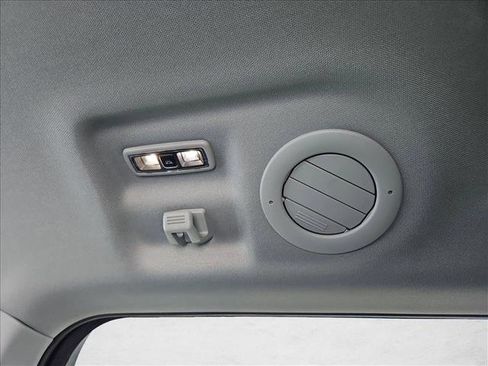 Used 2023 Ford Explorer XLT image 15