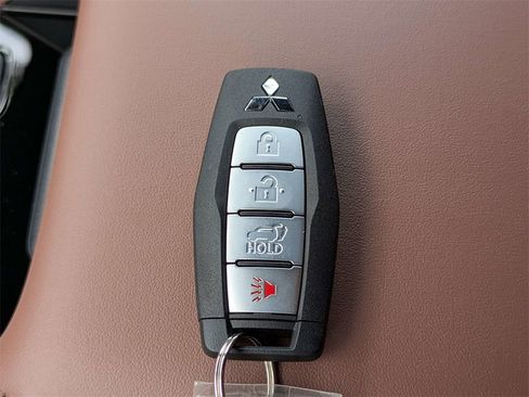 New 2026 Mitsubishi Outlander SEL image 31