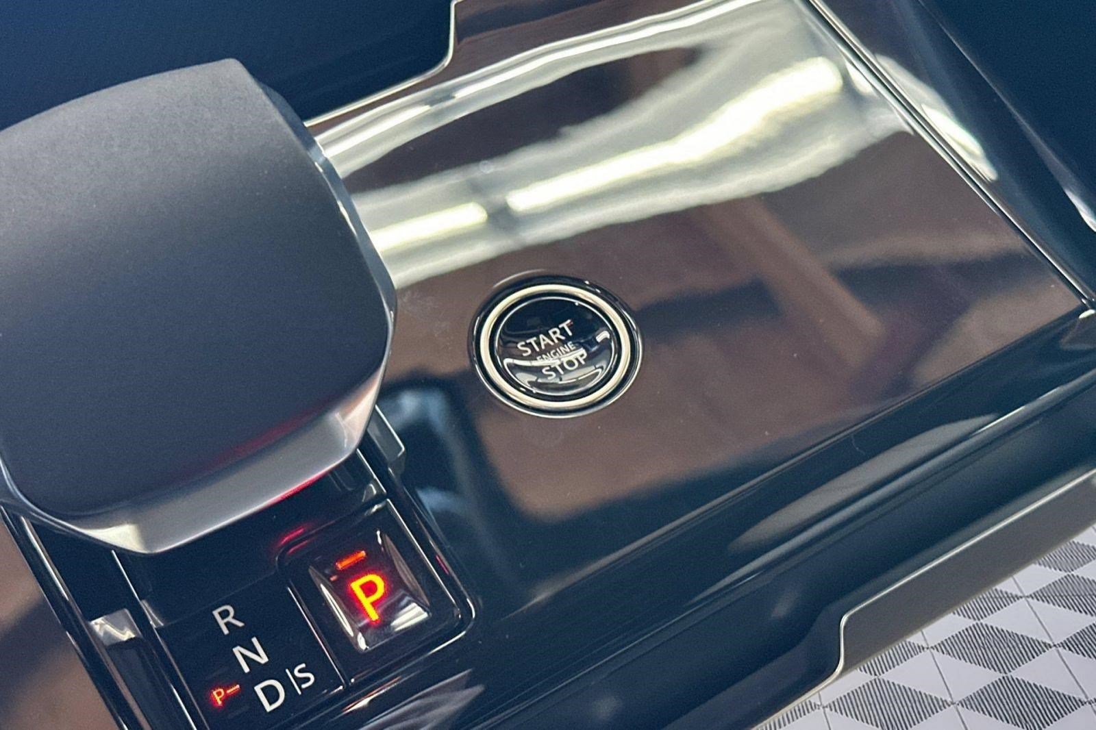 New 2026 Land Rover Range Rover Sport Dynamic SE AWD/4WD image 16