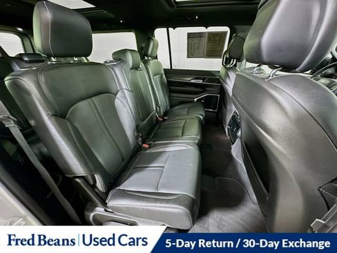 Used 2023 Jeep Wagoneer L Series III w/ Premium Group I AWD/4WD image 37