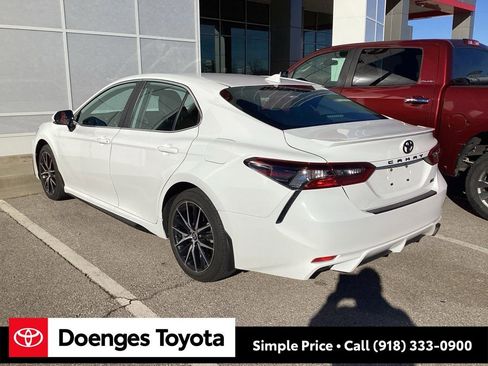 Used 2024 Toyota Camry SE image 4
