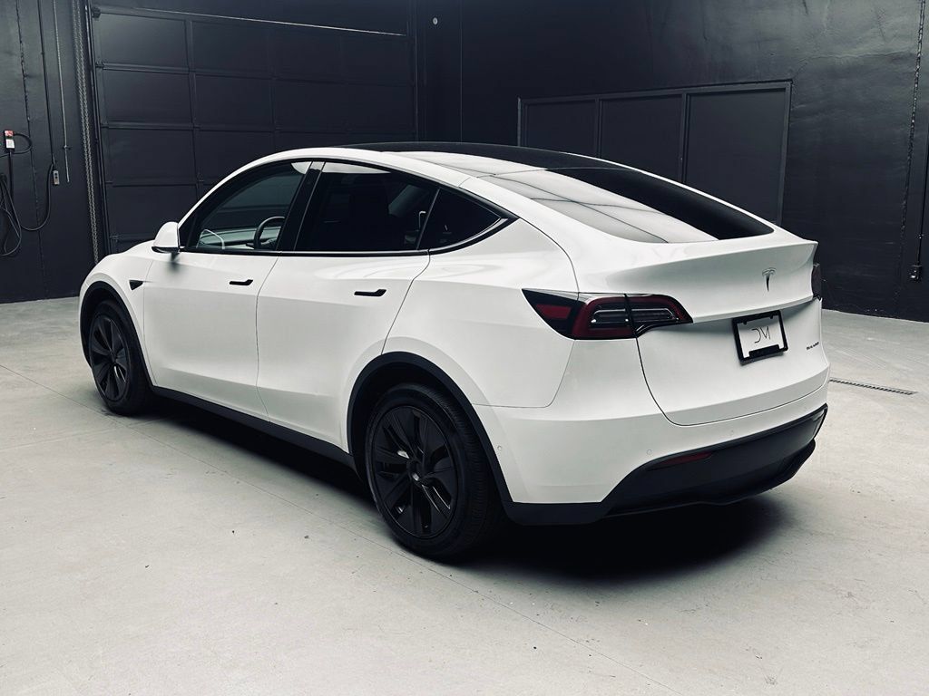 Used 2022 Tesla Model Y Long Range AWD/4WD image 5