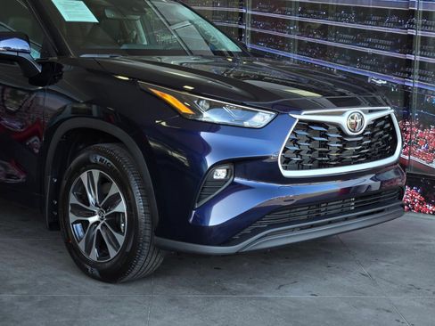 Certified 2026 Toyota Highlander XLE AWD/4WD image 2