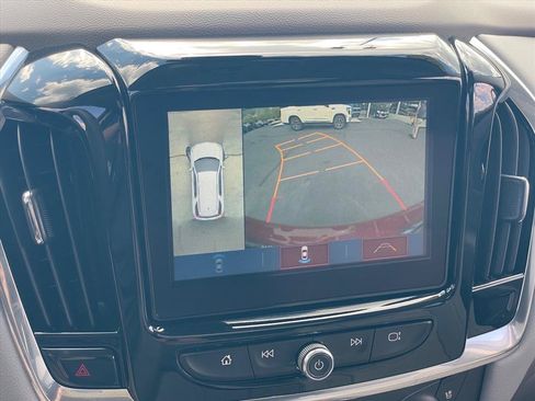 Used 2018 Chevrolet Traverse Premier w/ Driver Confidence II Package FWD image 16