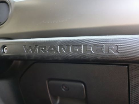 Used 2018 Jeep Wrangler Unlimited Sport S image 47