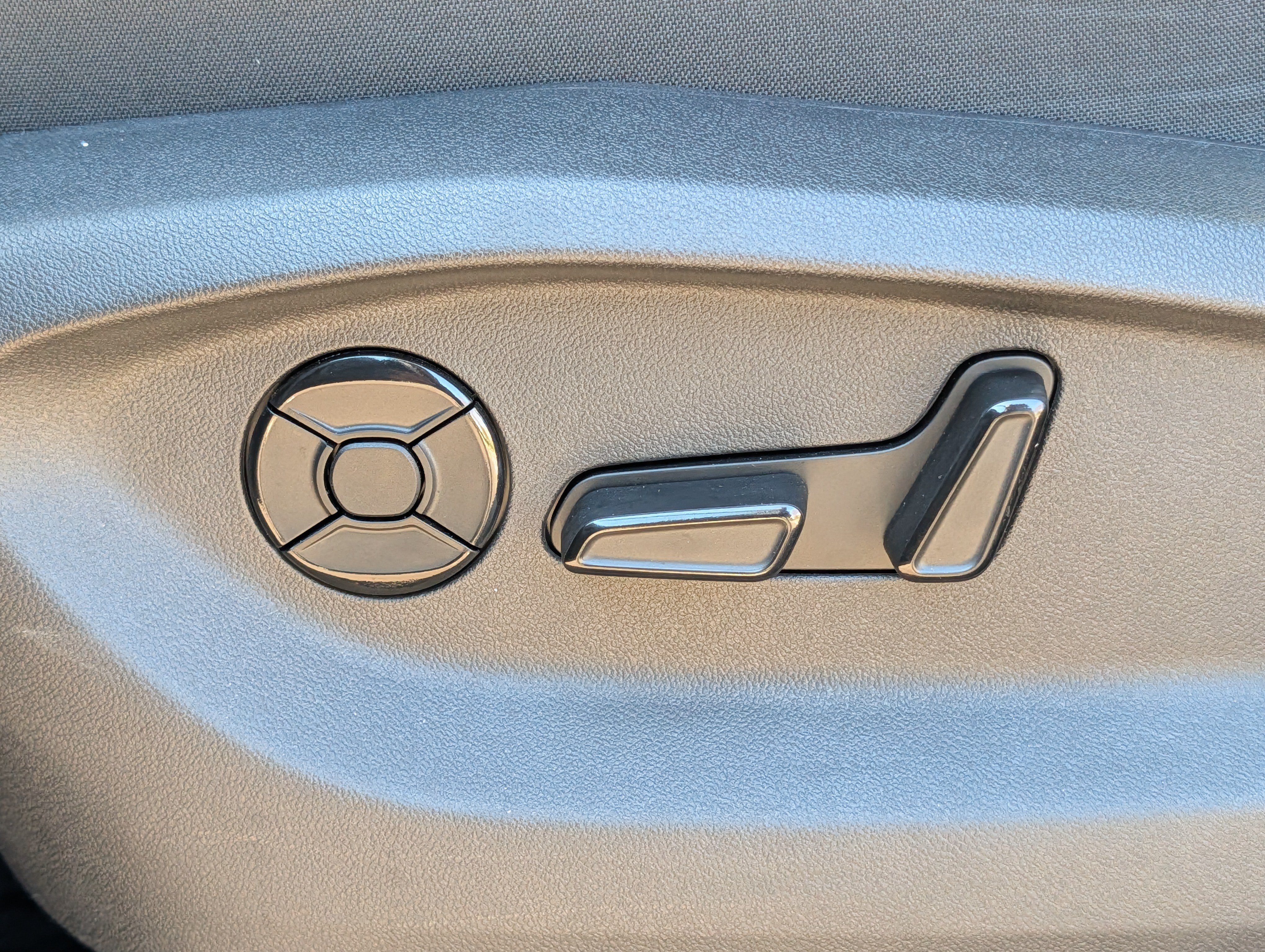 Certified 2026 Volkswagen Tiguan SE R-Line AWD/4WD image 18