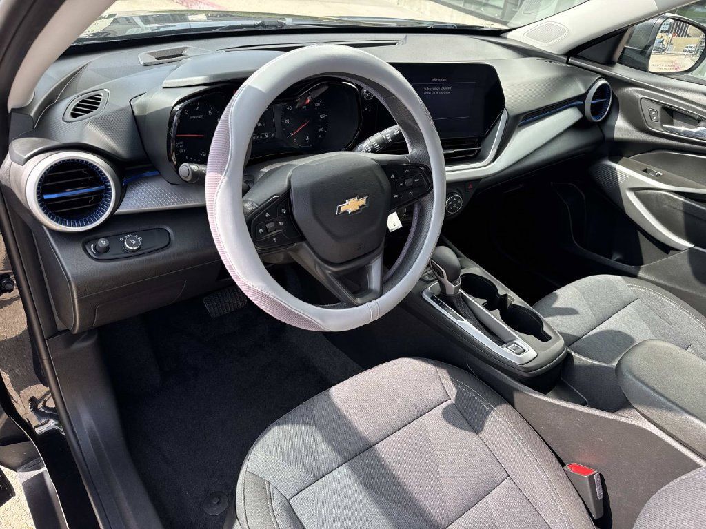 Used 2024 Chevrolet Trax LS FWD image 17