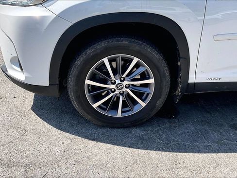 Used 2019 Toyota Highlander XLE AWD/4WD image 8