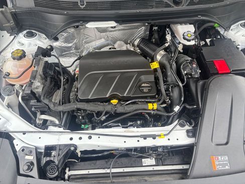 Used 2025 Chevrolet Trax LT FWD image 31