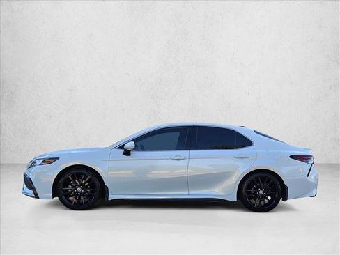 Used 2022 Toyota Camry XSE FWD image 9