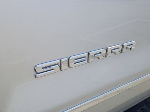 Used 2018 GMC Sierra 1500 SLT w/ SLT Premium Package AWD/4WD image 16